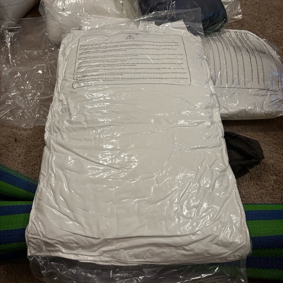 Hotel Quality Premium White Gusset Pillow Pack of 2 - Picture 6 of 6